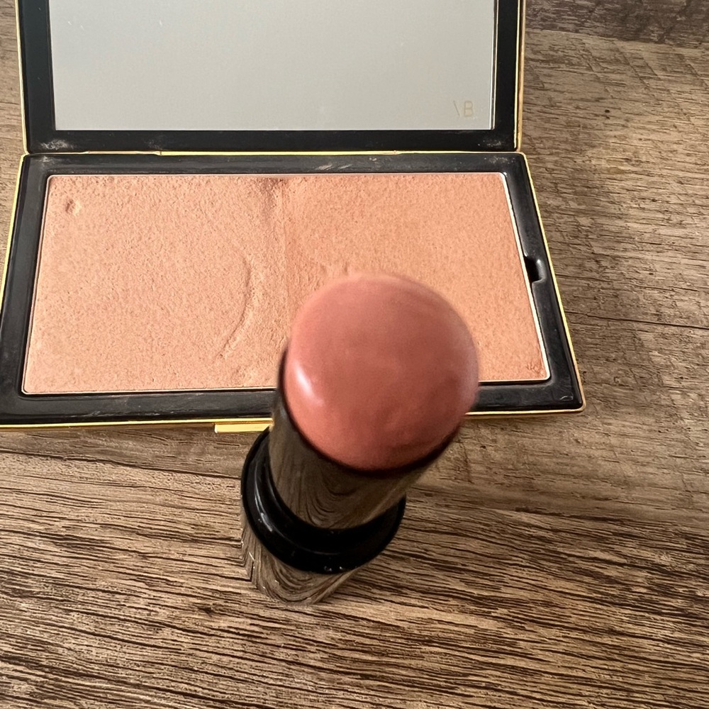 Used Victoria Beckham bundle: bronzer, Soleil and Honey.  Cheeky Posh Playground